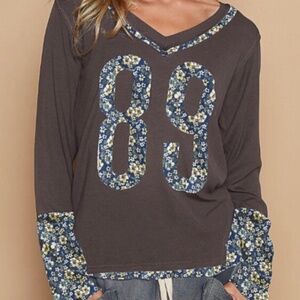 New Pol V-Neck Floral Number Patchwork Long Sleeve Top